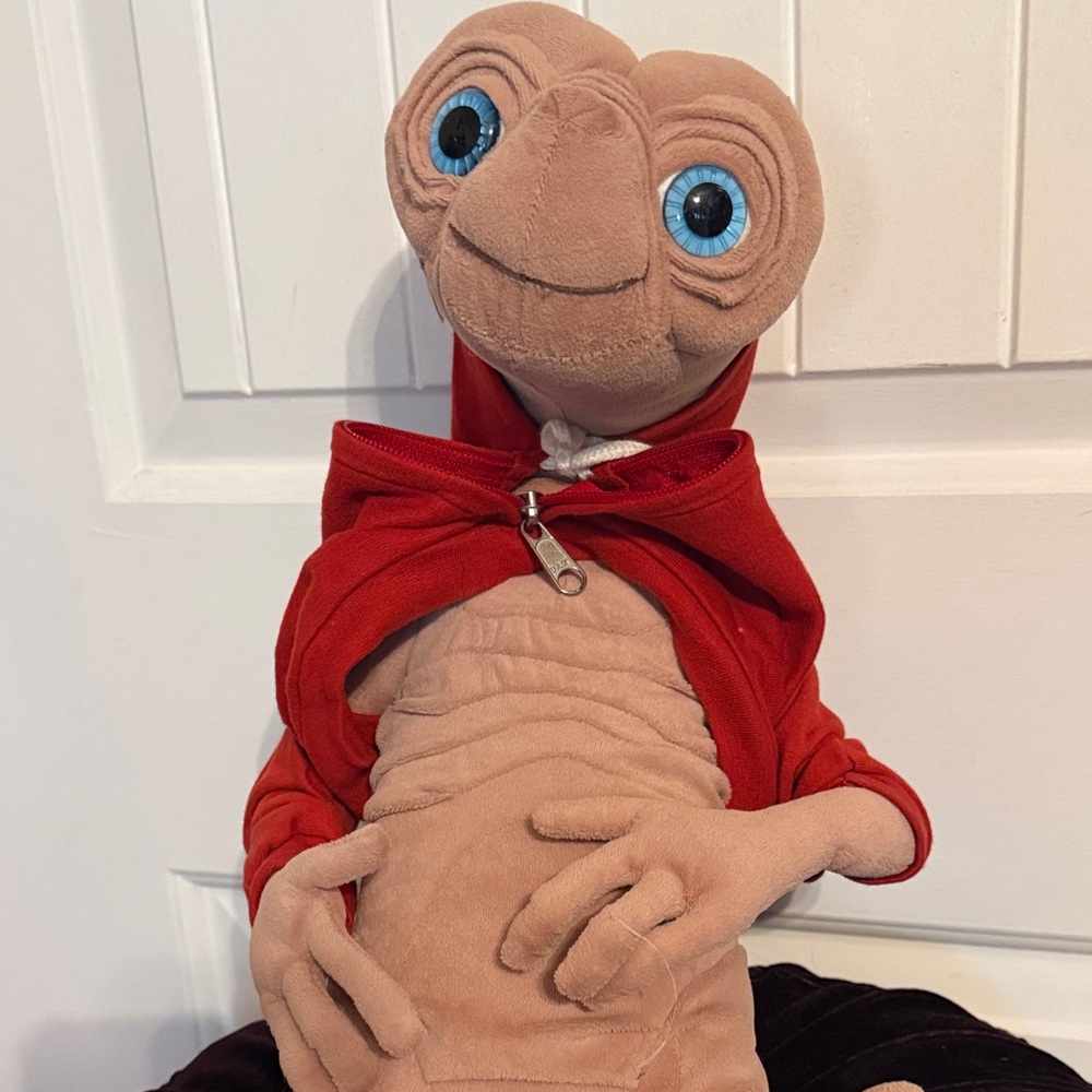 Plush Reptile Figure in Red Hoodie - Licensed Movie Plush - Picture 8 of 9